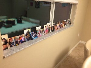 Um carinho a mais para os convidados: fotos deles espalhadas pela casa!